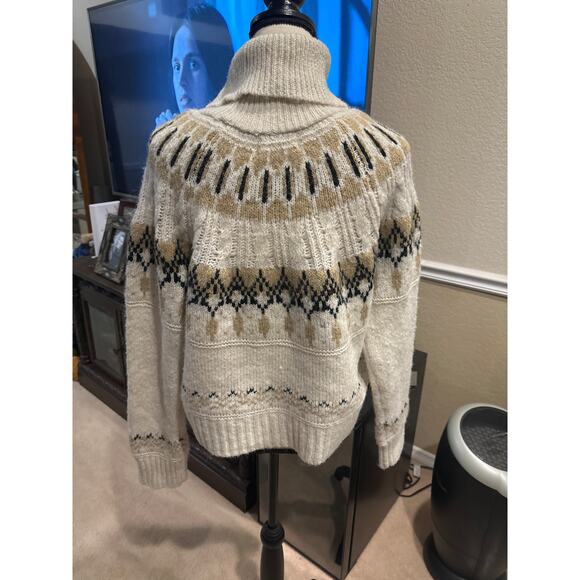 Women’s Old Navy Fair Isle Sweater. Size Medium - Picture 3 of 4